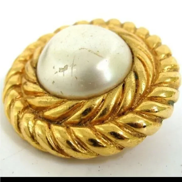 CHANEL Vintage Authentic Clip on earings - Picture 4 of 13